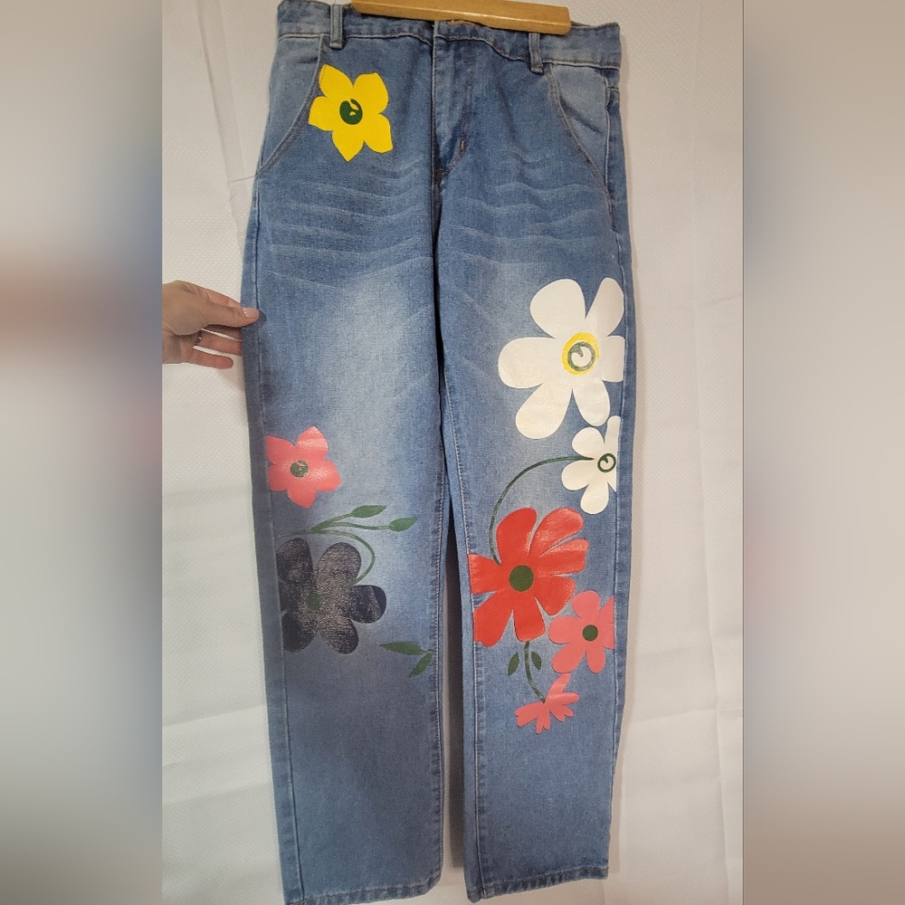Adorable jeans with flowers painted on.